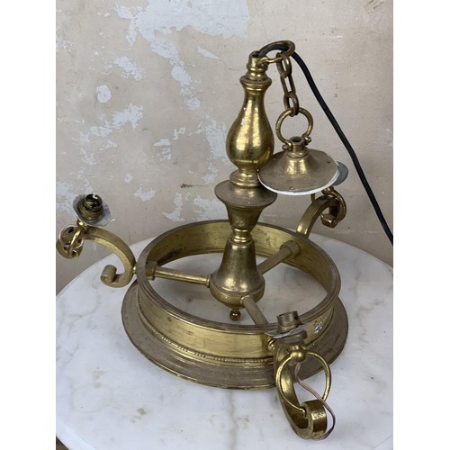 461 - A HEAVY VINTAGE BRASS 3 BRANCH HANGING CHANDALIER