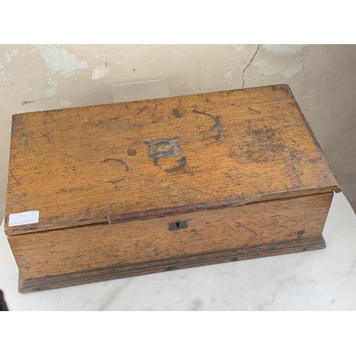 484 - AN ANTIQUE OAK GENTLEMANS CHEST 18 X 10 X 5