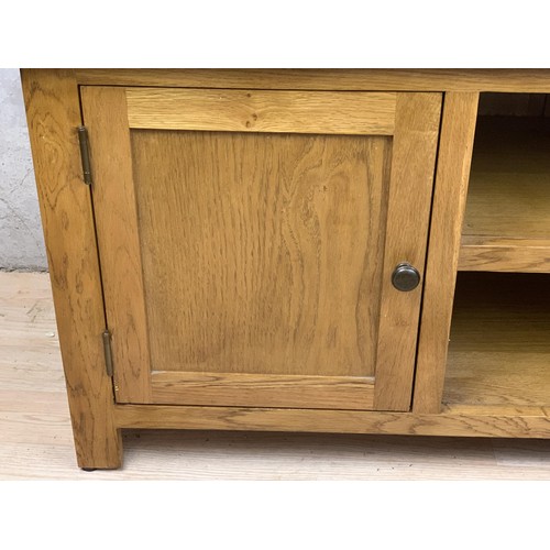 494 - SOLID OAK ENTERTAINMENT UNIT