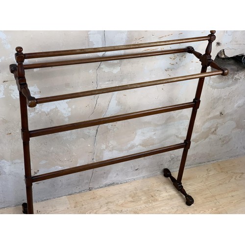 528 - A TALL VICTORIAN TOWEL RAIL WITH A TRIPLE TOP