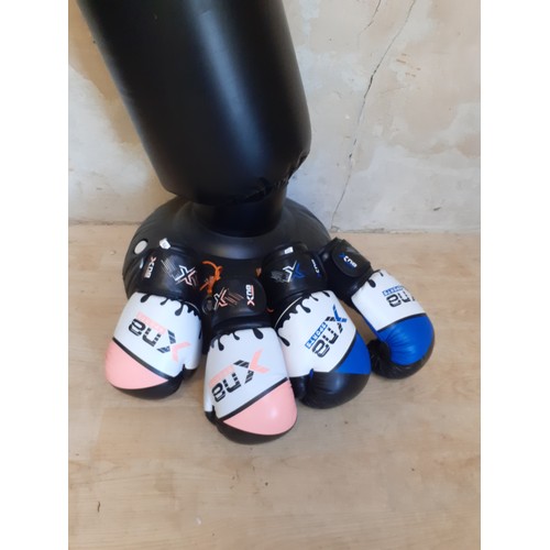 5 - A BLOWUP PUNCH BAG & SET OF GIRLS & GUYS GLOOVES