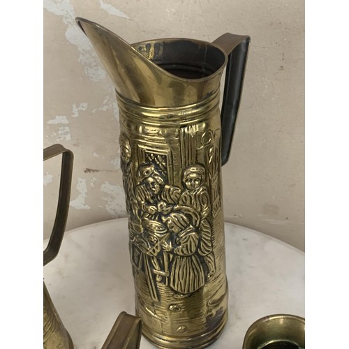 115 - AN ASSORTED LOT OF BRASSWARES