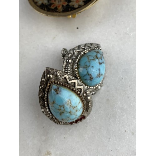 260D - COLLECTION OF VINTAGE EARRINGS