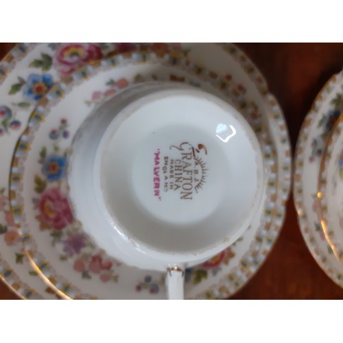 64 - 35 PIECE ROYAL GRAFTON DINNER SERVICE