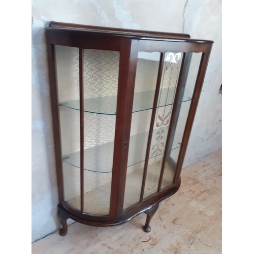 133 - RETRO BOW FRONT CHINA CABINET (CRACK IN FRONT GLASS PANEL)