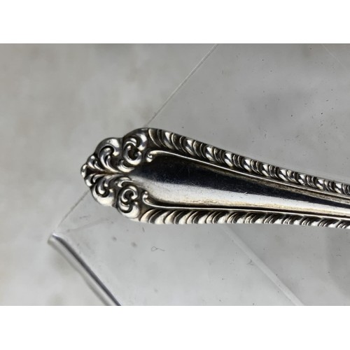 205 - AN ORNATE 2 PRONG STERLING SILVER FORK 21grms