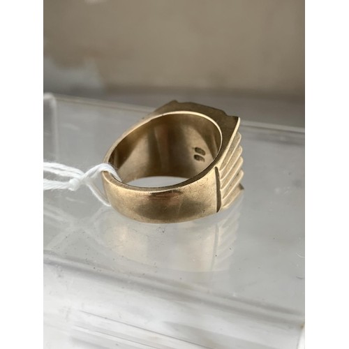 224 - CHUNCKY GENTS RING 18K STAMP (YELLOW METAL)