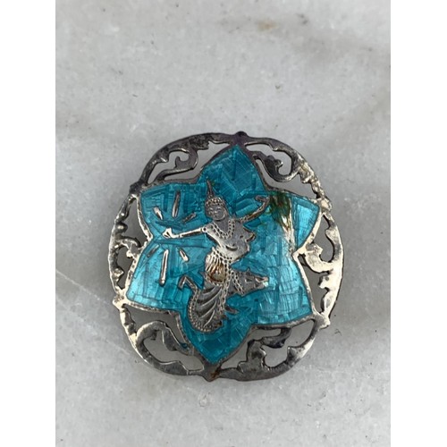 230 - A SILVER ENAMEL SIAM BROOCH