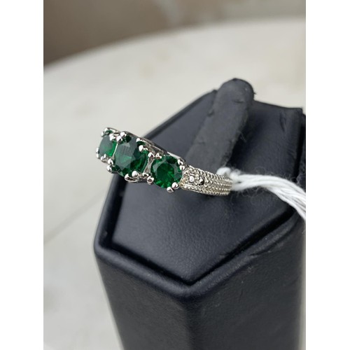 243 - SILVER RING SET WITH 3 GREEN STONES