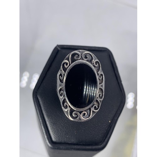 220 - AN ORNATE ONYX SET SILVER RING