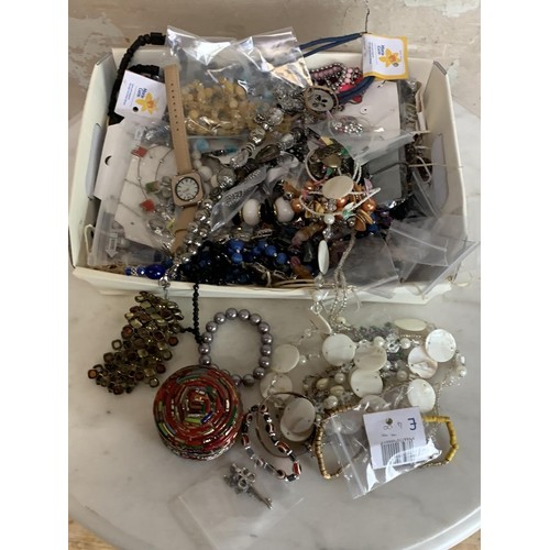 642 - TRAY OF QUALITY COSTUME JEWELLERY