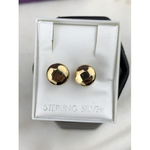 408 - A PAIR OF 9CT GOLD EARRINGS