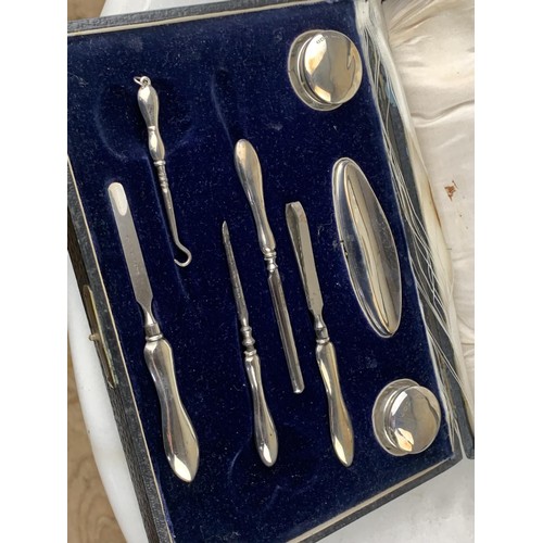 415 - SILVER VANITY SET IN CASE BIRMINGHAM 1920