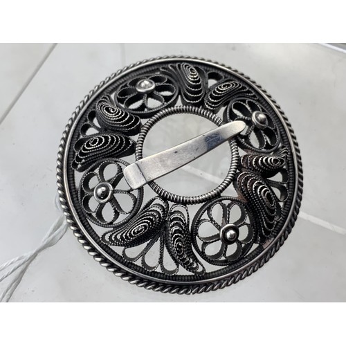 430 - A LARGE OPENWORK SILVER BROOCH