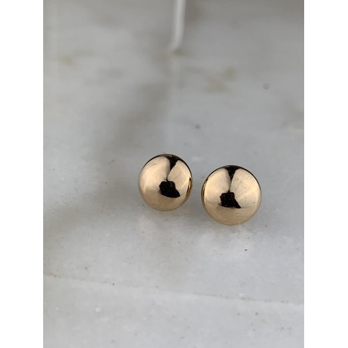 442 - A PAIR OF 9ct GOLD BUTTON EARRINGS