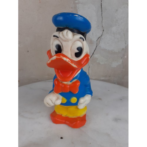 526 - A VINTAGE DONALD DUCK FIGURINE 9