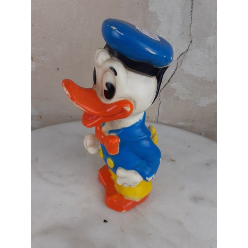 526 - A VINTAGE DONALD DUCK FIGURINE 9