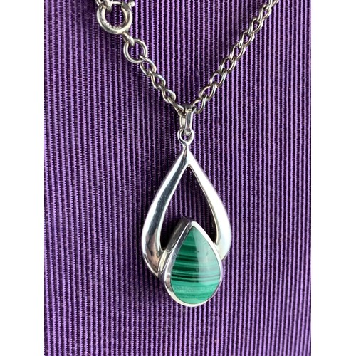 414 - A SILVER AND MALACITE PENDANT ON A SILVER CHAIN