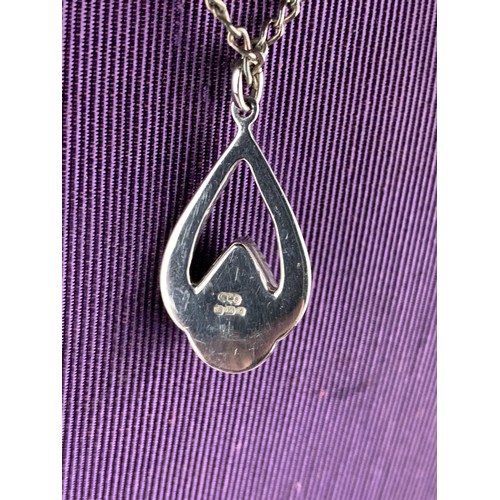 414 - A SILVER AND MALACITE PENDANT ON A SILVER CHAIN