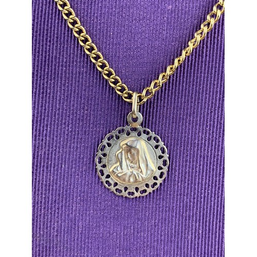 438 - 9ct RELIGIOUS MEDIALLION ON ROLLED GOLD CHAIN GOLD WEIGHT 1.1G