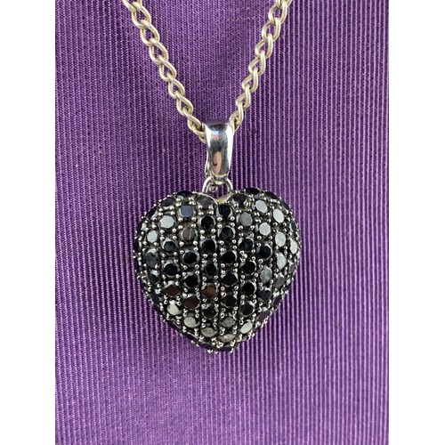 455 - LARGE DESIGNER SILVER AND JET HEART PENDANT ON A SILVER CHAIN