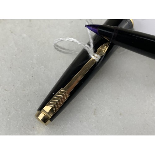 562 - A COLLECTABLE PARKER PEN