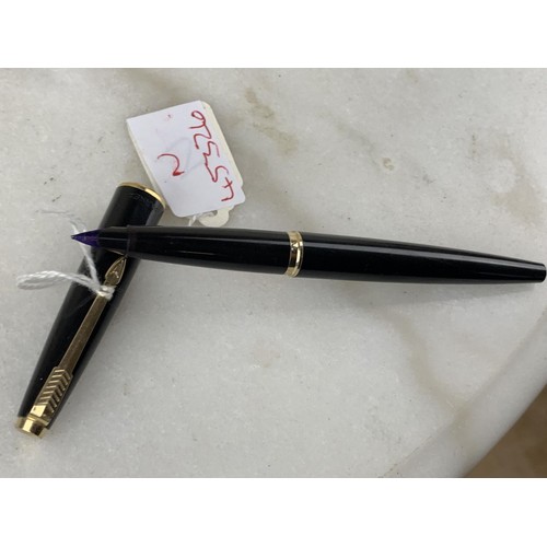 562 - A COLLECTABLE PARKER PEN