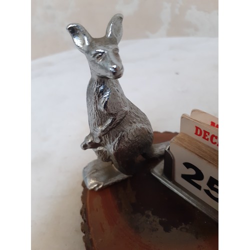 565 - VINTAGE CHROME KANGAROO DESK CALENDER