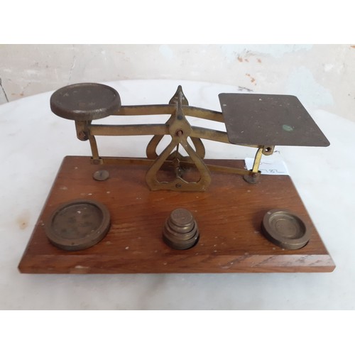 573 - VINTAGE SET OF LETTER WEIGHINHG SCALES ON OAK BASE with weights