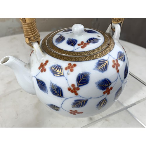 559 - SMALL ORINTAL TEAPOT BAMBOO HANDLE 6