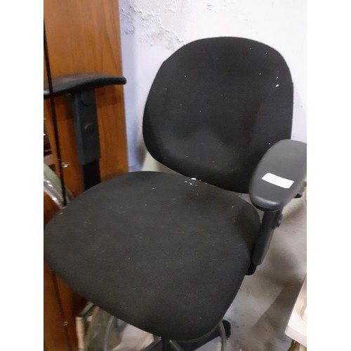 48 - A SWIVEL HIGHCHAIR (OFFICE)