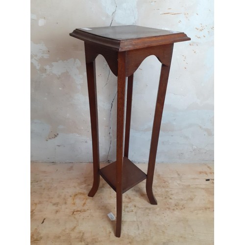 122 - A MAHOGANY PLANTSTAND