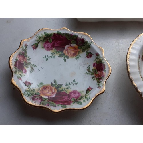 322 - 4 PIECES OF OLD COUNTRY ROSE BY ROYAL  ALBERT