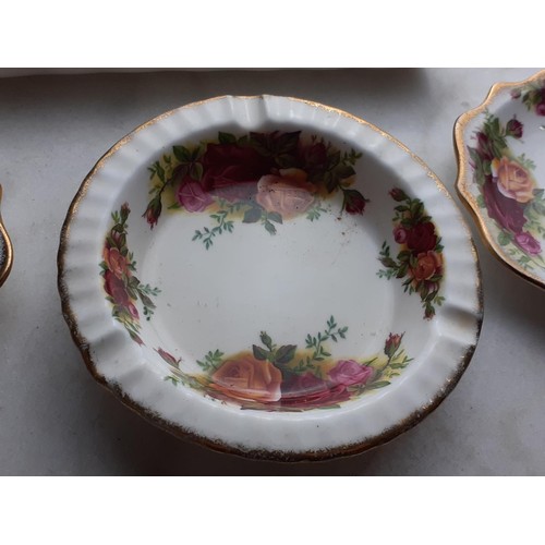 322 - 4 PIECES OF OLD COUNTRY ROSE BY ROYAL  ALBERT