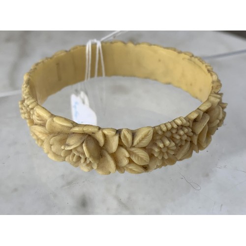 625 - ANTIQUE BONE CARVED BANGLE