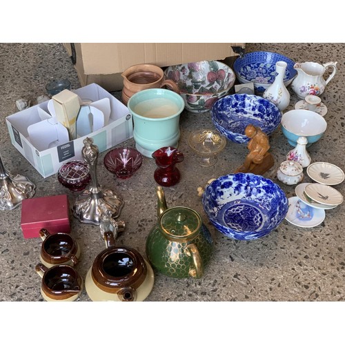 14 - A LARGE MIXED TABLE LOT TO INCLUDE ORIENTAL WARE, BELLEEK, CROWN DERBY ETC