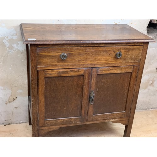 32 - A SMALL OAK 2 DOOR 1 DRAWER SIDEBOARD 30 x 15 x 30 1/2