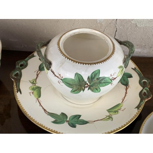 36 - 27 PIECE VINTAGE LEAF PATTERN SERVICE