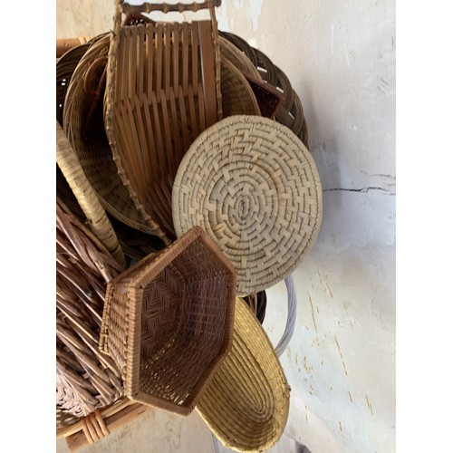 104 - A QTY OF MIXED WICKER BASKETS ETC