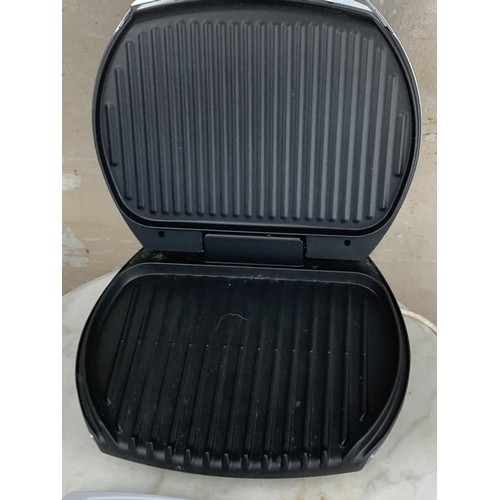 194 - A GEROGE FOREMAN GRILL