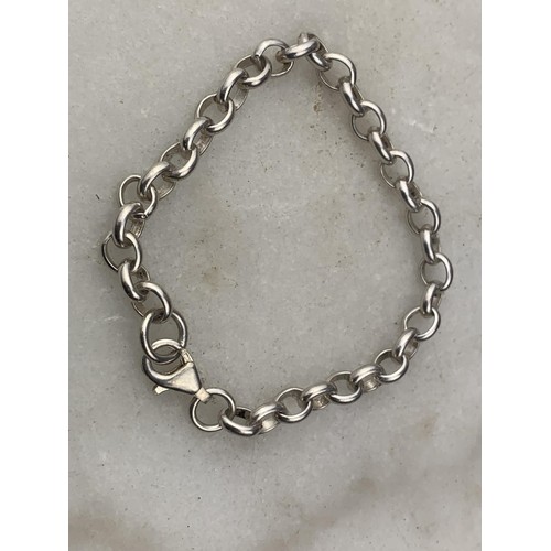 252 - A HEAVY SILVER LOOP LINK BRACELET