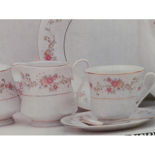 300 - A 49 PIECE SUMMERLAND DINNER SERVICE