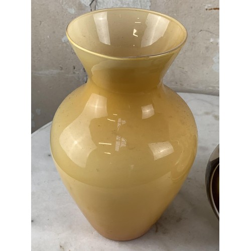 322 - 2 RETRO VASE 10