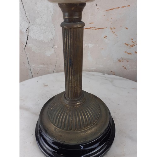 386 - A BRASS PILLAR OIL LAMP 17