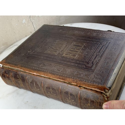 388 - A LARGE ANTIQUE ILLUSTRATED BIBLE WITH ORNATE CHASED LEATHER COVER AND BRASS BINDING