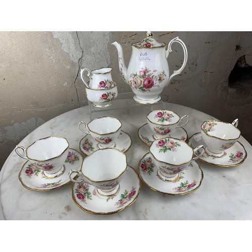 391 - A 15 PIECE ROYAL ALBERT SERVICE