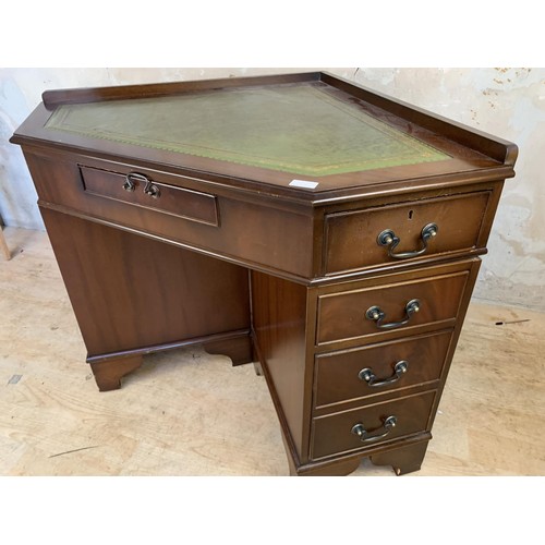 442 - AN USUSAL MODERN MAHOGANY CORNER LEATHER TOPPED PEDESTAL DESK