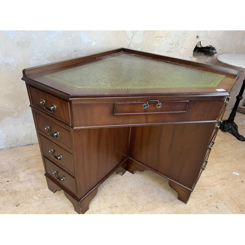 442 - AN USUSAL MODERN MAHOGANY CORNER LEATHER TOPPED PEDESTAL DESK