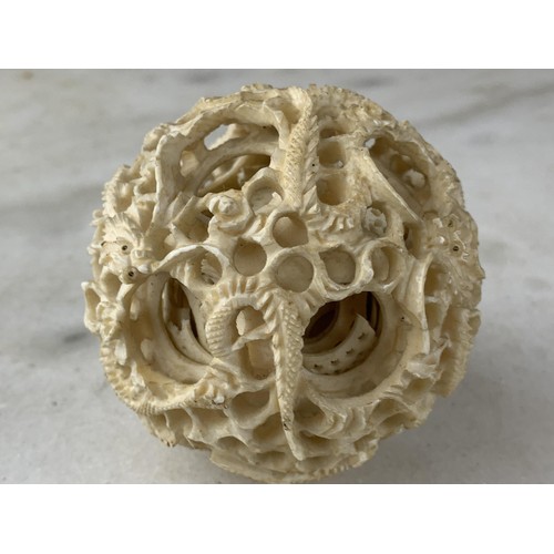 578 - AN ORIENTAL PUZZLE BALL MADE FROM BONE DEPICTING DARGONS