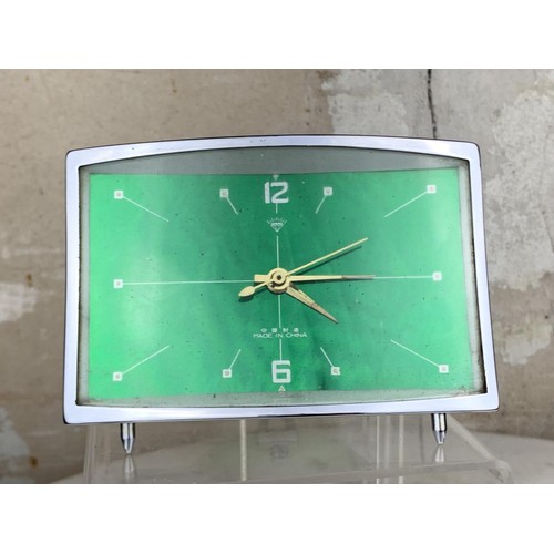 453 - ENAMEL GREEN VINTAGE CLOCK WITH ENAMEL BACK 6 X 3